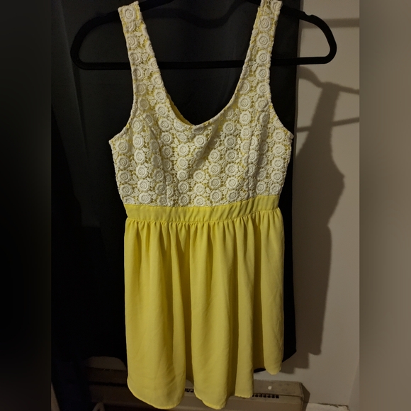 Forever 21 Yellow Fit & Flare Dress White Lace Bodice Summer Size Small - Picture 1 of 4